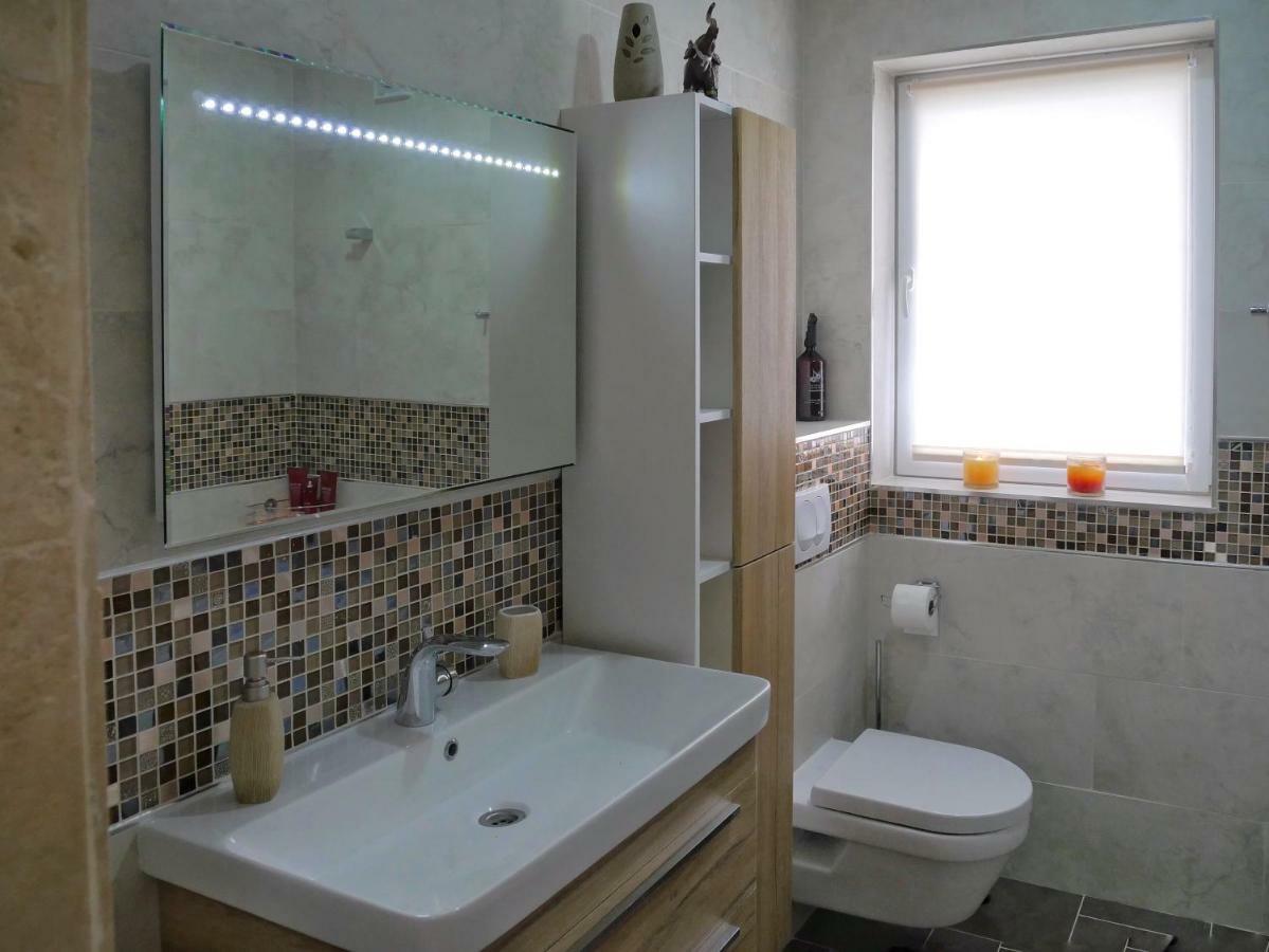 Villa Travertino Тиват Екстериор снимка