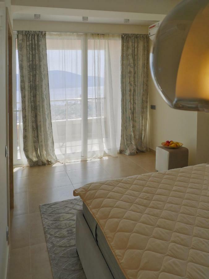 Villa Travertino Тиват Екстериор снимка