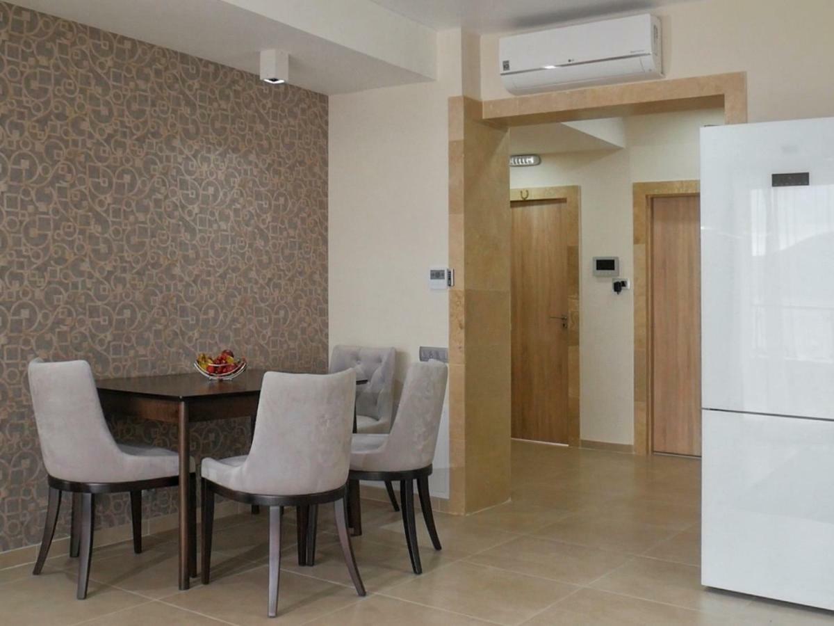 Villa Travertino Тиват Екстериор снимка