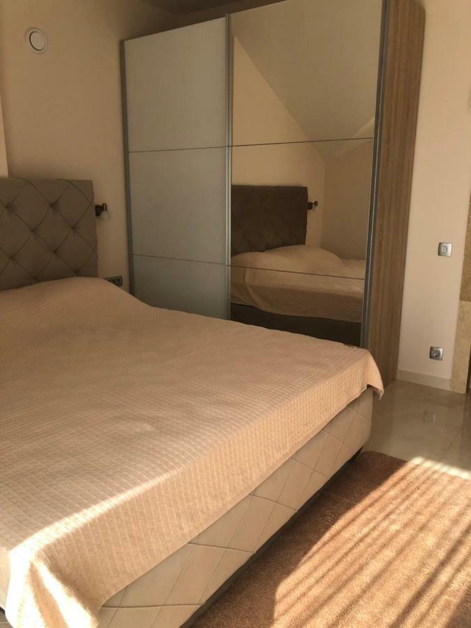 Villa Travertino Тиват Екстериор снимка