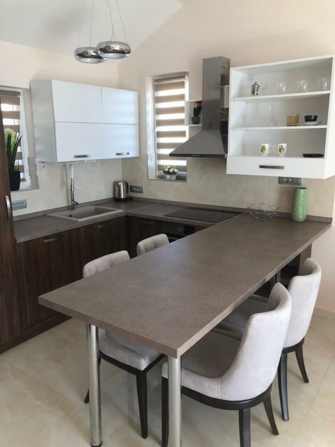 Villa Travertino Тиват Екстериор снимка